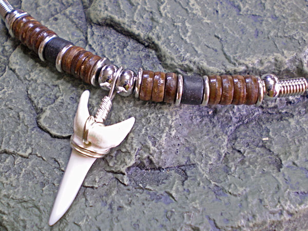 海のお守り★アオザメ歯チョーカー