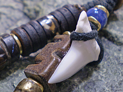 ワンランク上のオシャレ★アオザメ歯ストラップ【ソーダライト】