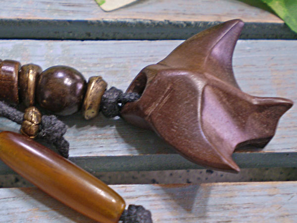 サーファー必見！ウッド（木彫り）キーホルダー　マンタ