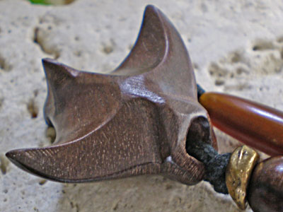 サーファー必見！ウッド（木彫り）キーホルダー　マンタ