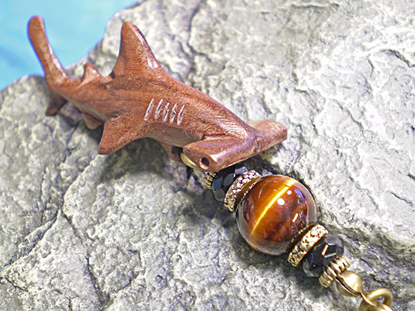 海モチーフ★ウッド（木彫り）ストラップ　シュモクザメ