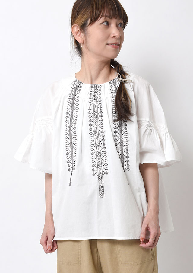 【2026春夏】【ブルーライフ】コットン刺繍袖ギャザーブラウス五分袖【B-A-7057】【S12】