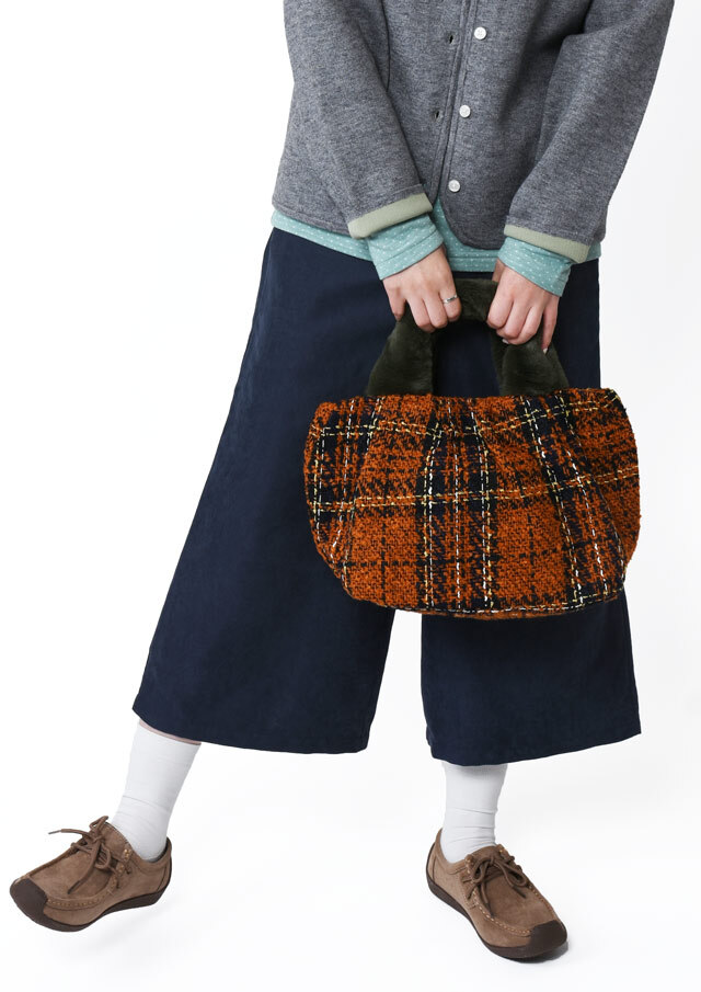 チェック柄のネイビー・ブラックバッグ ここまでおしゃれなバッグが付録でいいの！？持つだけで品よく可愛い