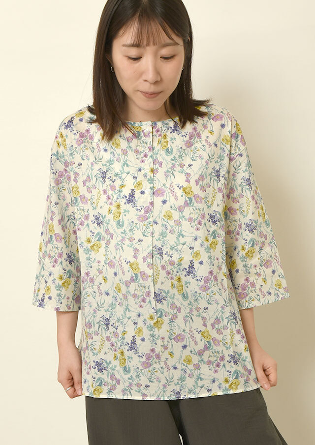 期間限定10%OFF!【2025春夏】【ブルーライフ】ボタニカルヘンリーネックブラウス七分袖【BL055021】【S11】