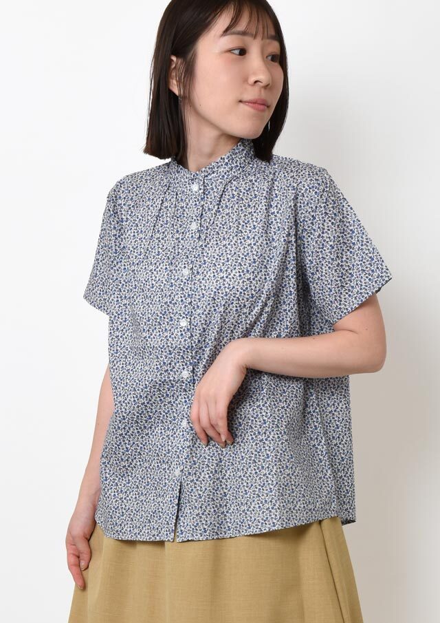 期間限定10%OFF!【2025春夏】【ブルーライフ】小花柄スタンドフリル半袖ブラウス【BL055116】【S12】