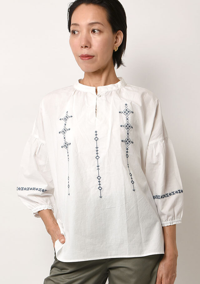 期間限定10%OFF!【2025秋冬】【ブルーライフ】クロス刺繍プルオーバーブラウス七分袖【BL055502】【S21】