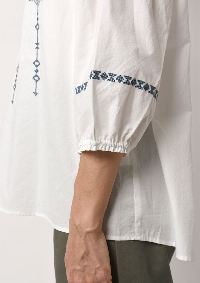 2025秋冬】【ブルーライフ】クロス刺繍プルオーバーブラウス七分袖