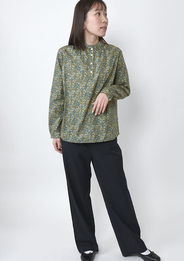 2025秋冬】【ブルーライフ】花柄ハイネックプルオーバーブラウス