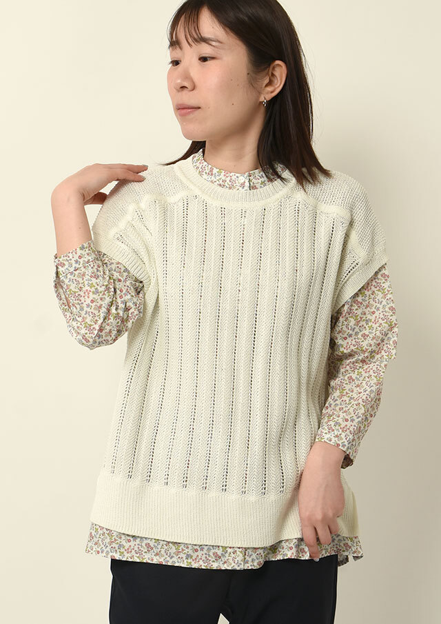 【美品】ESCADA SPORT フリル　中綿ベスト　XL  グラデーション House of Fixes