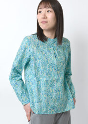 【2026春夏】【ブルーライフ】水彩風花柄スタンドネック肩ボタンプルオーバーブラウス【BL056009】【S11】