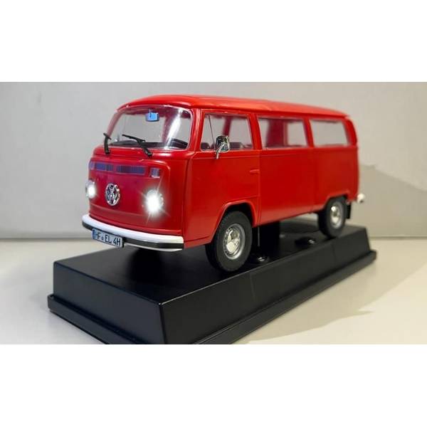 ドイツレベル 1/24 フォルクスワーゲン T2 w/ライト & サウンド スケールモデル 00459