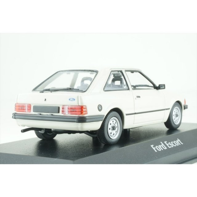 PMA - マキシチャンプス 1/43 フォード エスコート 1975 オレンジ 新品絶版 マキシチャンプス 1/43 フォード エスコート 1975 オレンジ 新品