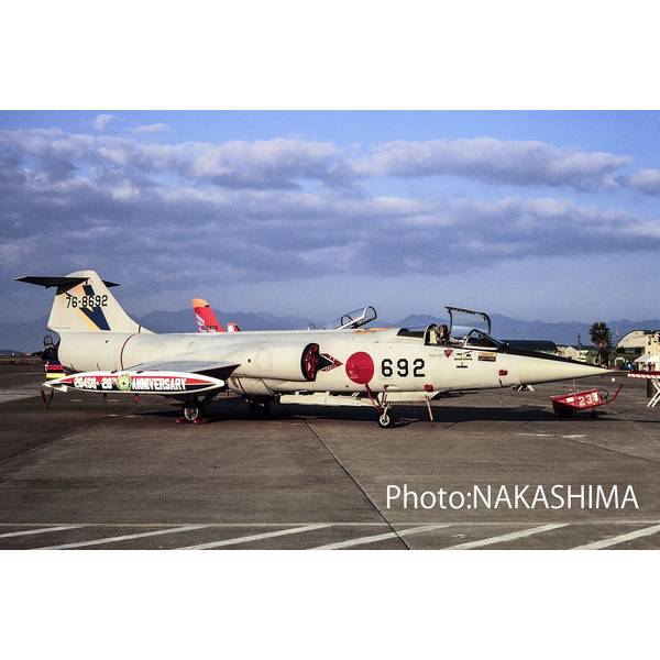 プラッツ 1/48 航空自衛隊 F-104J スターファイター「栄光」 1984 第204飛行隊創設20周年記念塗装機 スケールモデル AE-44