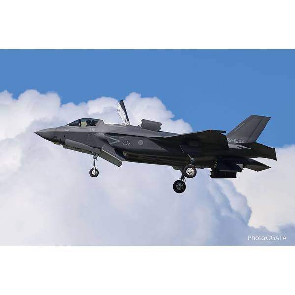 プラッツ　航空自衛隊　Ｃー１輸送機　フェニックス特別塗装機 Amazon.co.jp: プラッツ 1/144 航空自衛隊 C-1輸送機 LAST TOUR
