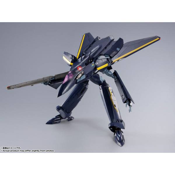 キハ101 停留所？　フィギュア　セット PLAMAX 1/72 VF-1J Battroid Valkyrie (Hikaru Ichijyou's