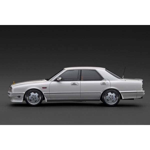 イグニッションモデル　日産シーマ　ミニカー 5月予約】イグニッションモデル 1/18 ニッサン セドリック シーマ Y31