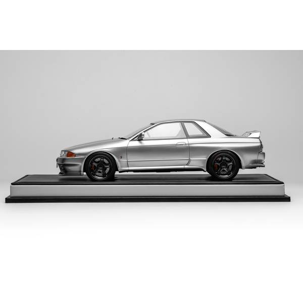 8月予約】MOTORHELIX 1/18 ニッサン スカイライン GT-R R32