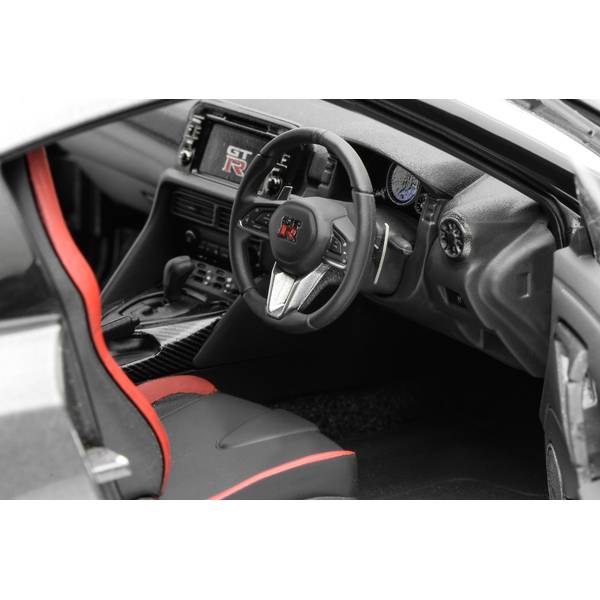 MOTORHELIX 1/18 ニッサン GT-R R35 Track Edition Engineered By