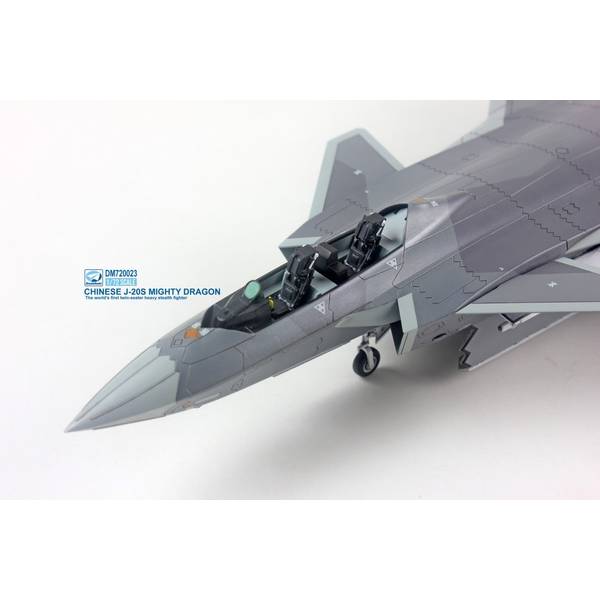 J-20 1/72スケールモデル完成品　ドリームモデル　戦闘機　プラモデル Amazon | ドリームモデル 1/72 中国空軍 J-20戦闘機 プラモデル