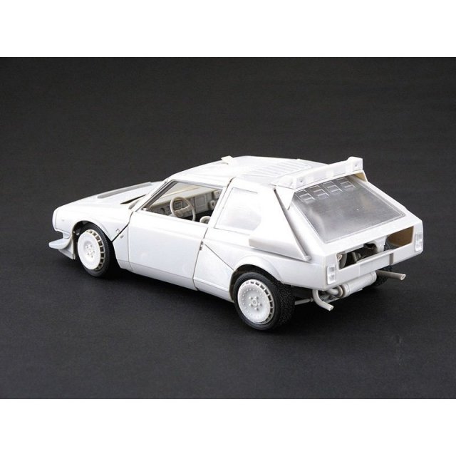 ランチア　デルタ　プラモデル　アオシマ Amazon | アオシマ BEEMAX ビーマックス 1/24 ランチア デルタS4