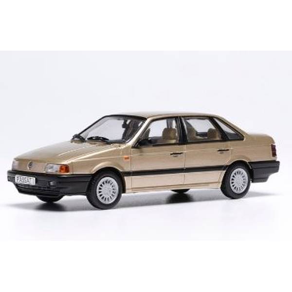 【3月予約】イクソ 1/43 フォルクスワーゲン パサート CL 1988 メタリックブラウン 完成品ミニカー CLC634N