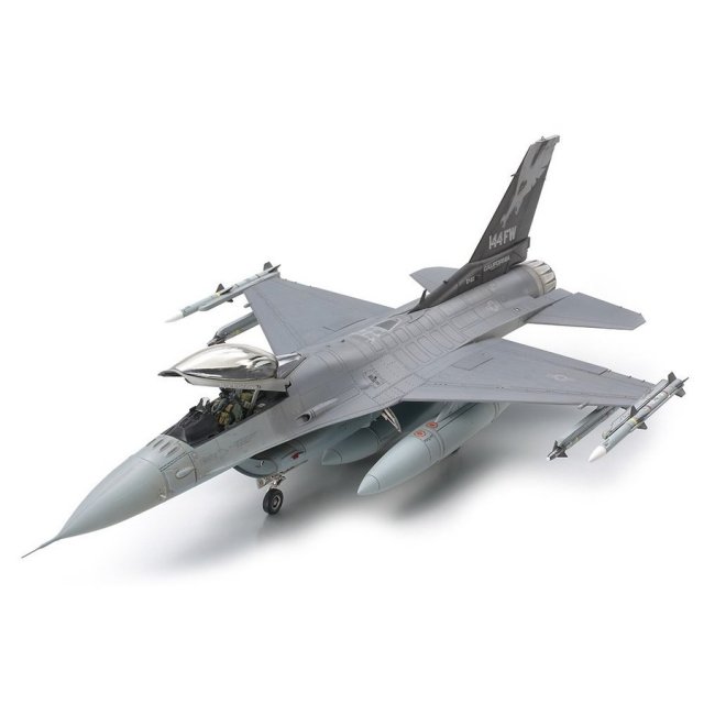 タミヤ 1/48 F-16C/N “アグレッサー/アドバーサリー” スケールモデル