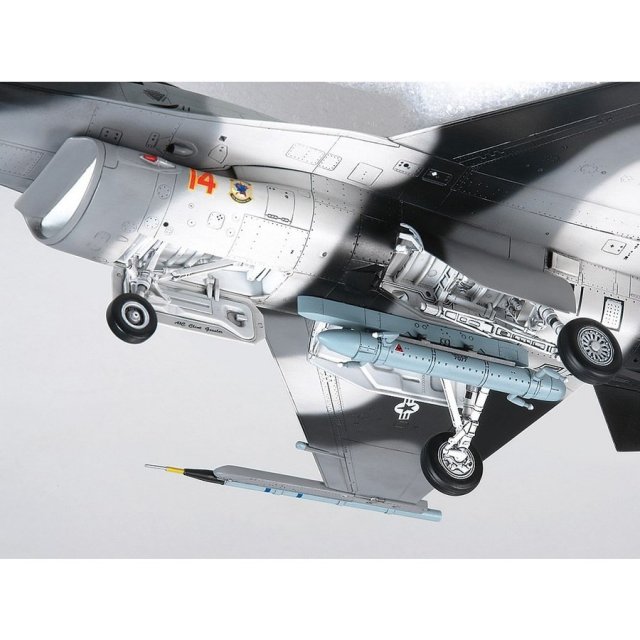 タミヤ 1/48 F-16C/N “アグレッサー/アドバーサリー” スケール