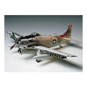 プラッツ 1/72 無人偵察機RQ-4N グローバルホーク海軍型
