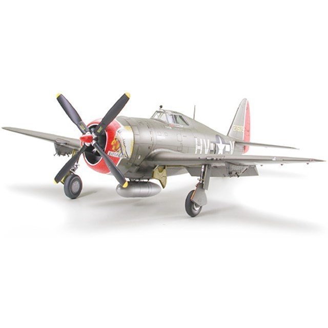 プラモデル完成機　1/48　F4U-１/Aコルセア タミヤ 1/32 エアークラフトシリーズ No.27 ヴォート F4U-1D