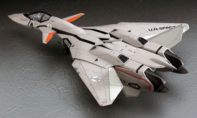 ハセガワ 1/72 VF-11B サンダーボルト 「マクロスプラス」より