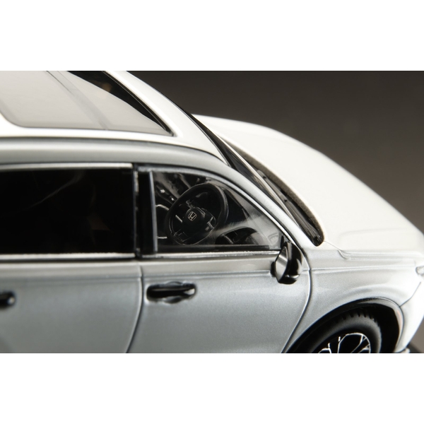 1/43 ホンダ CR-V e:HEV RS ブラックエディション プラチナホワイト・パール