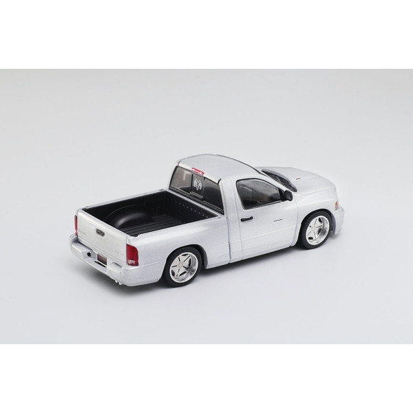11月予約】1/64 ダッジラム SRT-10 シルバー 完成品ミニカー SHOOM-103-004