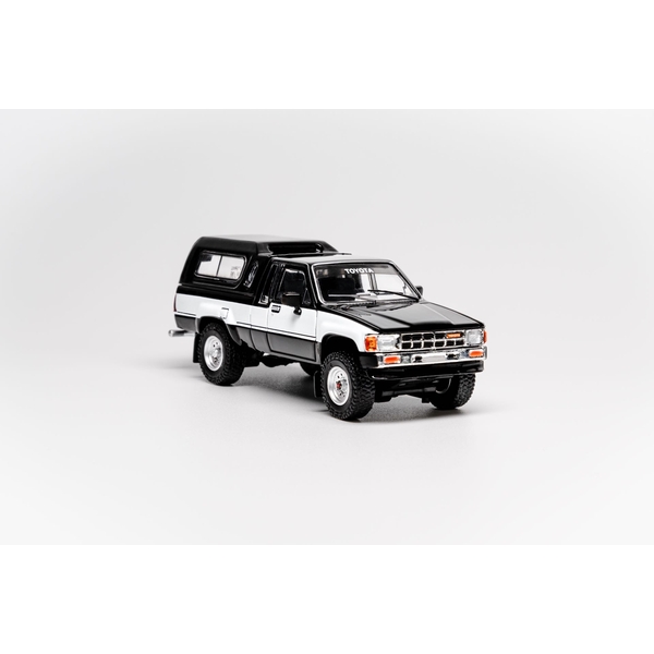 11月予約】1/64 トヨタ ハイラックス SR5 XTRA Cab 1985 ブラック 完成