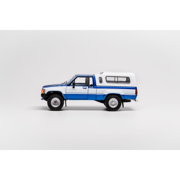 11月予約】1/64 トヨタ ハイラックス SR5 XTRA Cab 1985 ブルー 完成品