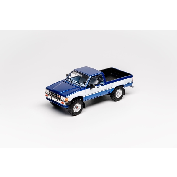 11月予約】1/64 トヨタ ハイラックス SR5 XTRA Cab 1985 ブルー 完成品