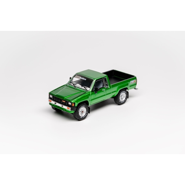 11月予約】1/64 トヨタ ハイラックス SR5 XTRA Cab 1985 グリーン 完成