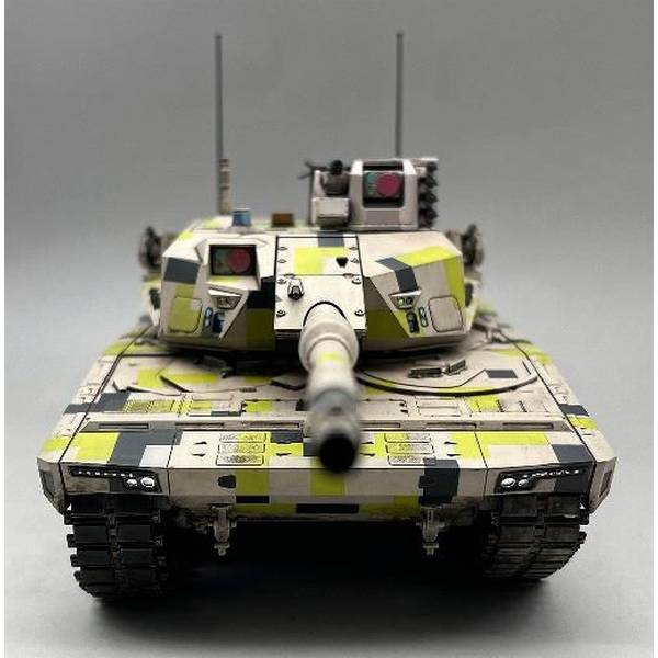 アミュージングホビー 1/35 次世代主力戦車 KF51U パンター