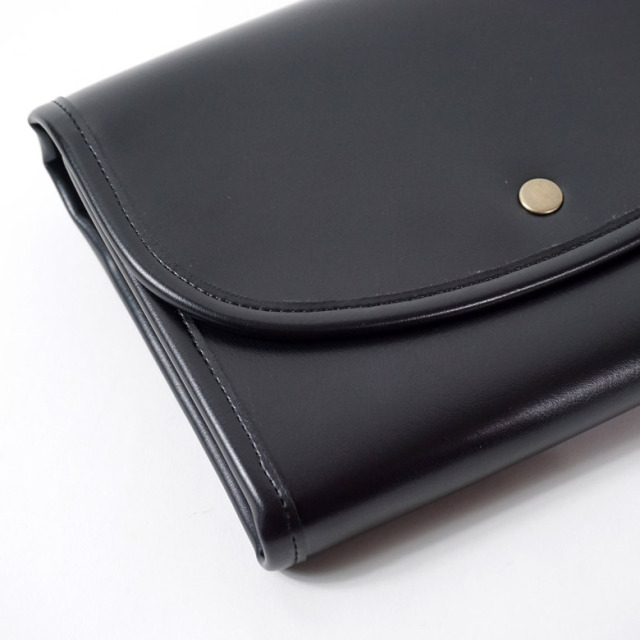 合成皮革のニフティーブラックで母子手帳ケースを拡大