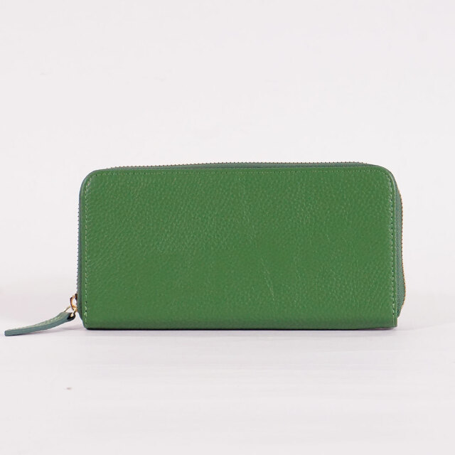 しなやかな牛革を使用した長財布