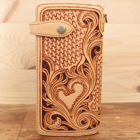 ハートの手作り長財布：レザーカービング