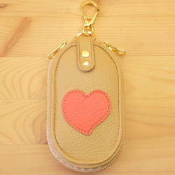 可愛いハートのファスナーキーケース：革小物