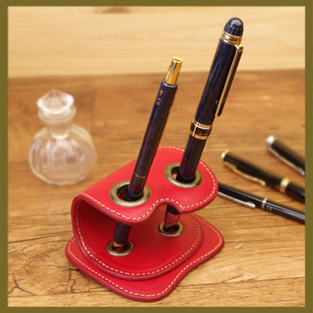 革の可愛いペンスタンド（手作り革製品）