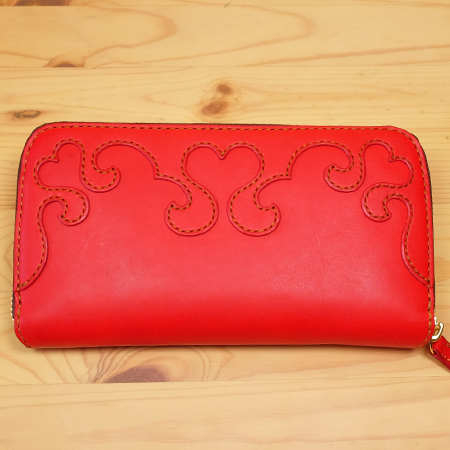 ハートの可愛い長財布 ラウンドファスナーのレディース革財布