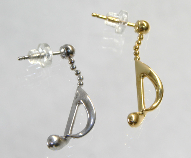 音楽アクセサリー 　シルバーピアス　音符