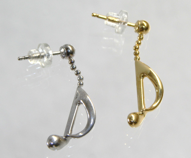 音楽アクセサリー 　シルバーピアス　音符