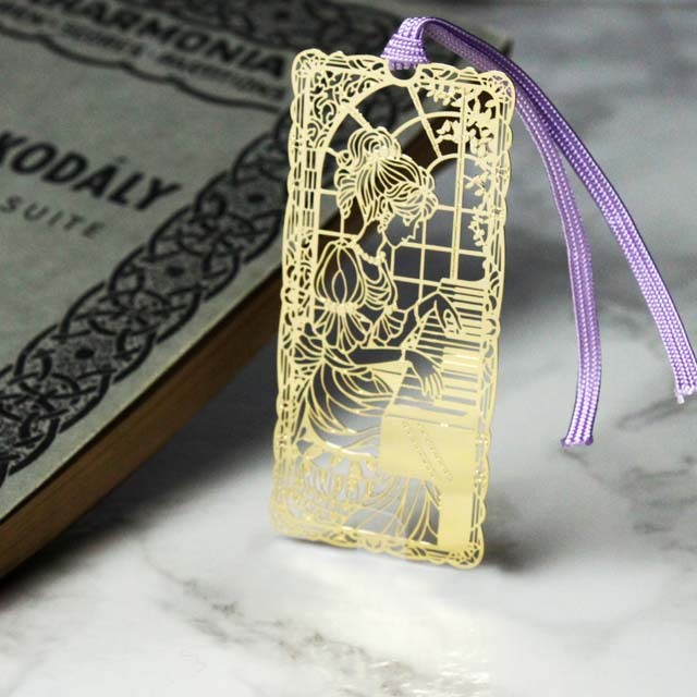 ピアノを奏でる少女 piano きんのしおり 純金メッキ栞 音楽雑貨 音楽グッズ