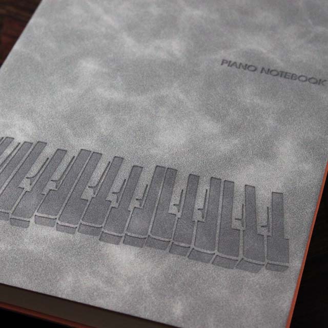 ピアノ レザー風A5ノート 《ピアノ鍵盤》 103076 音楽雑貨