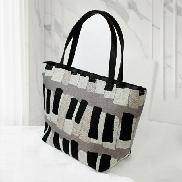 尾州織 ピアノ 鍵盤 トラペーズバッグ グレージュ 音楽ギフト 音楽グッズ 音楽雑貨