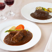 お中元 肉 内祝い お返し お肉 誕生日 お祝い 結婚祝い 伊藤グリル 黒毛和牛ビーフシチュー×2、煮込みハンバーグ×2 送料無料 熨斗対応可 夏ギフト