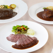 お中元 肉 内祝い お返し お肉 誕生日 お祝い 結婚祝い 伊藤グリル 黒毛和牛ローストビーフ＆洋食グルメセット 送料無料 熨斗対応可 夏ギフト